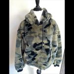 Forever 21  green faux fur camo‎ crop hooded sweater small Photo 5