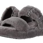 UGG Slippers Photo 0