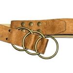 Vintage tan suede belt with metal hoop buckle design. Photo 2