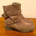 White Mountain Women’s  Suede Tan Brown Moto Boots W Straps Sz8 Photo 0