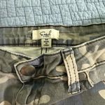 easel  - size medium - women’s distressed skinny jeans - camo style Photo 1