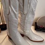 White knee high cowboy boots Size 7 Photo 4