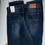 Lucky Brand - NWT Medium wash Demin 9/10 Straight Leg Mid-rise Photo 7