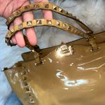 Valentino Garavani Rockstud Patent Leather Shoulder Bag In Tan Photo 8