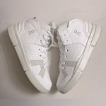 New in box On Cloud Women The Roger Clubhouse Mid White Sand Size 7 Photo 6