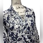 Honey Punch vneck blouse. Navy print. Size Small Photo 9