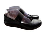 Clarks  Soft Cushion Black Leather Mary Jane Shoes Elastic Flat Size 6.5 Gum Sole Photo 3