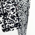 Zyia  Snow Leopard Pocket Brilliant Hi-Rise 7/8 Leggings sz 2 Athletic Activewear Photo 6