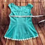 Freeway Women’s Sleeveless Scoop Neck Mint Peplum Top Size Medium Photo 3