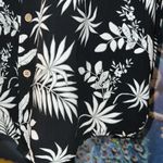 C&C California Size M Floral Button Down Photo 3