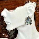 Teardrop rhinestone post earrings Photo 4