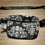 Vera Bradley  Belt Bag Chandelier Noir Zip Around Card Slots Strap Photo 0