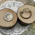 Source Unknown Vintage Gold-tone Circular Brooch with a Single Faux Pearl Accent Photo 9