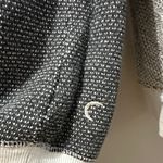 Zyia Women's Gray and Cream  Sweater Photo 4