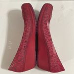 Crocs Deep pink and purple Carlisa Animal Mini Wedge shoes size 10 Photo 6