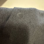 Lululemon  Tuck & Gather Pullover Heathered Mod Black W3BZVS fits like a 4 or 6 Photo 4