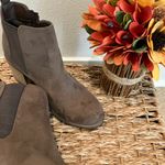 White Mountain  round toe elastic on side for easy pull on Photo 6