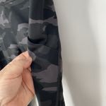 Athleta  Ultimate Camo 7/8 Tight Leggings Women's Size M Photo 6