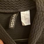 H&M Black textured sleeveless mock neck cropped top woman’s size xtra small Photo 3