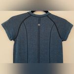 Lululemon Blue Short Sleeve Tight Athletic Top Women’s Size Unknown Photo 7