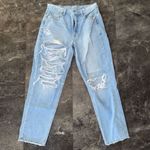 American Eagle  Outfitters Mom Straight Jean Size 6 Photo 0