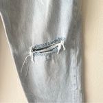 Levi's Sz 30 Womens Mom Jeans Light Wash Distressed 100% Cotton Photo 2