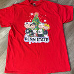 Gildan Penn State Peanuts Charlie Brown Christmas Festive Red Graphic T-Shirt Comfy Photo 0