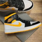 Nike Rare Women’s Air Jordan 1 Mid Laser Orange/Black - Brand New 7.5 (W) Photo 2