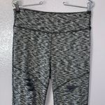 Daisy Fuentes fit distressed capri athletic leggings Photo 1