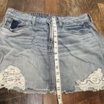 American Eagle Distressed Light Wash Denim Skirt Mini, Size 8, Y2K Western Photo 3