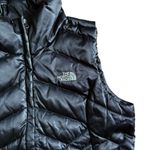 The North Face EUC  550 Down Filled Puffer Vest Black Small Photo 2