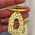 Abstract Gold Tone and Patterned Disc Drop Dangling Earrings for Pierced Ears Photo 4