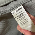Patagonia Women's Light Gray Hooded Ski Jacket Photo 14
