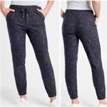 Athleta  Printed Farallon Joggers in Stratum Camo Size 0 Photo 3