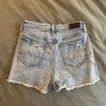 Hollister  CURVY ULTRA HIGH-RISE MOM SHORT 3” Photo 6