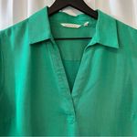 Soft Surroundings Aerin Green Shirt w/ Tortoise Buckle Sleeve - Size Lar… Photo 1