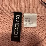 H&M Light Pink Textured Crew Neck Sweater Photo 2