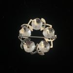 Silver tone roses wreath brooch Photo 2