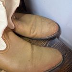 Ariat  Tan And‎ Cream Cowboy Boots Size 7.5 B Photo 2