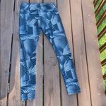 Reebok  leggings - cute fan- like design, Medium Photo 3