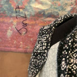 Catherines ‎ Women's Plus Size 26 Geometric V-Neck Short Sleeve Top Photo 3