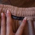 Boohoo Brown sweat shorts  Photo 2