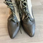 Allure and Grace: Timeless Pointed Photo 5