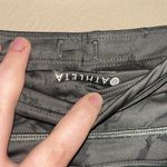 Athleta Women’s Gray Velocity Stash Pocket Marble 7/8 leggings size small Photo 6