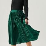 VICI NEW- CHRISTMAS EVE PLEATED MIDI SKIRT Photo 1