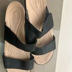 Crocs  Black and Cream Minimalist Sandals 6 M perfect shape Photo 3