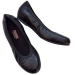 Munro EUC  Leather Flats Black Size 8 Wide Photo 0