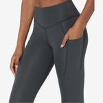 The North Face Women's Midline High-Rise Pocket 7/8 Leggings Asphalt Grey Medium Photo 3