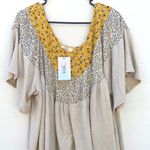 Hummingbird NWT  Womens large Isa mixed patterned flowy short sleeve yellow top Photo 3