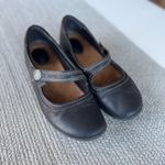 Clarks Clark’s Black Leather Ballet Maryjane Flats Size 9.5 Decorative silver detail Photo 2